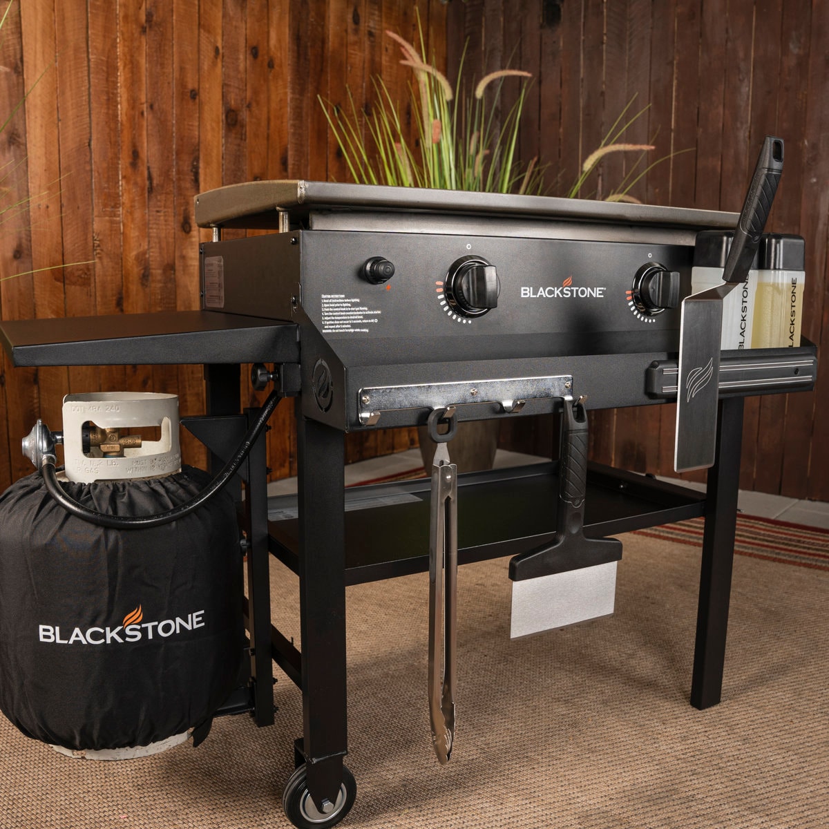 Blackstone 28" Griddle with Front Shelf and Soft Cover