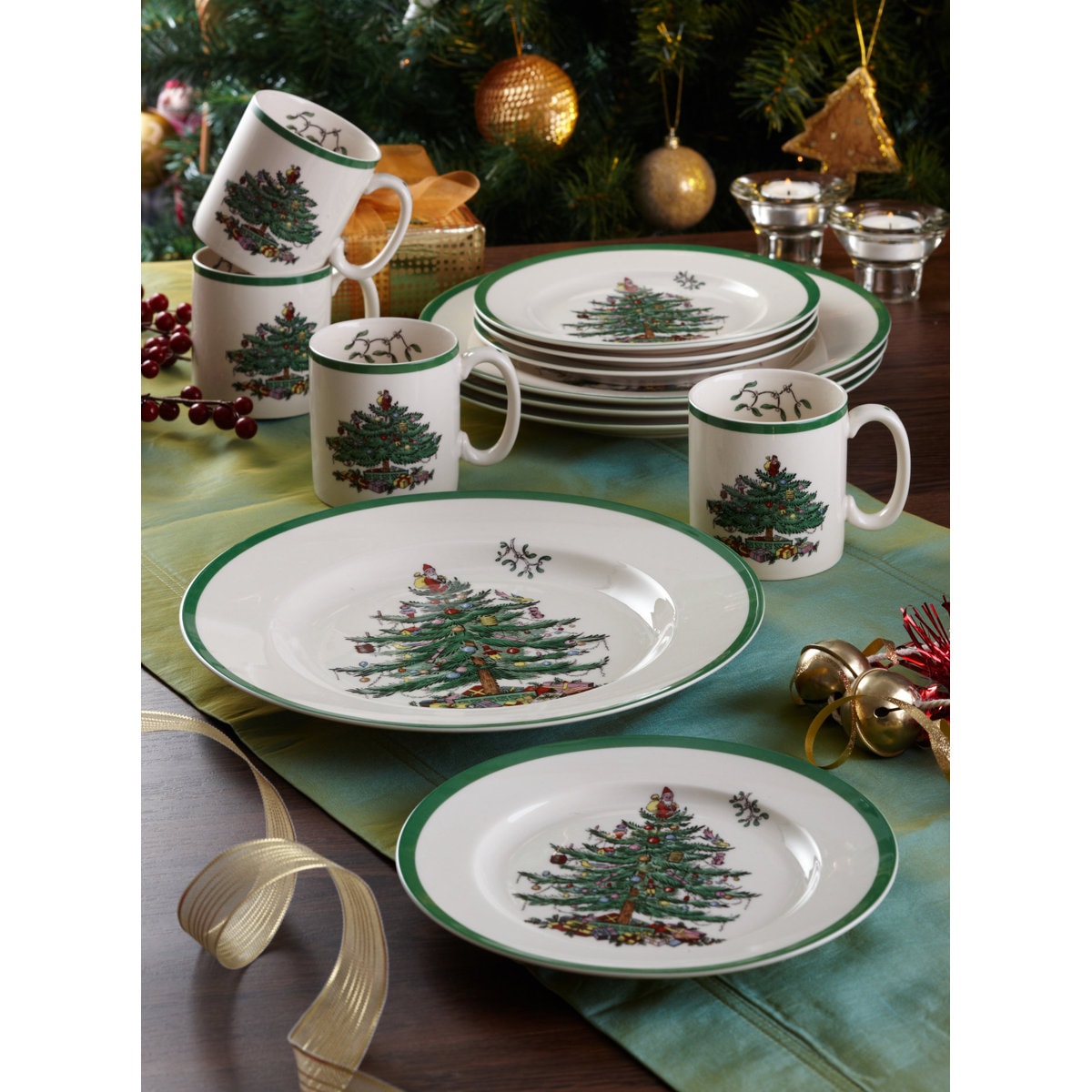 Spode Christmas Tree 12-Piece Dinnerware Set with Plates & Mugs, Service for 4